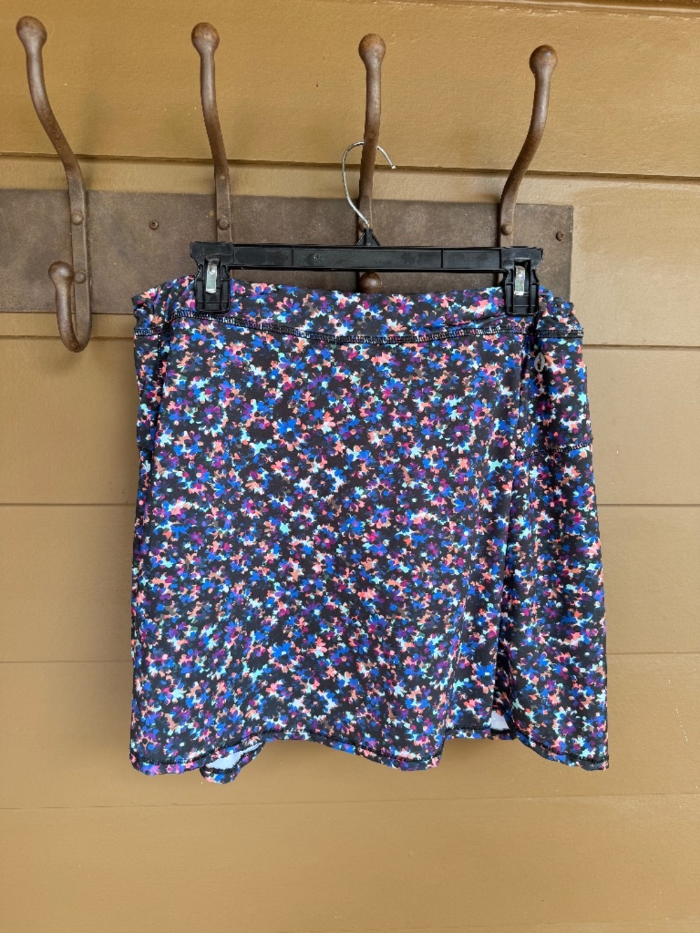 Dona Jo Size 3 (XL) Skort in Vibrant Black, Blue, Seafoam, Peach, and Fuschia